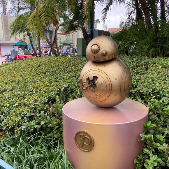 NWT Disney 50th anniversary collectible 🪙 coin gold BB-8 😁 Star Wars - Picture 2 of 4